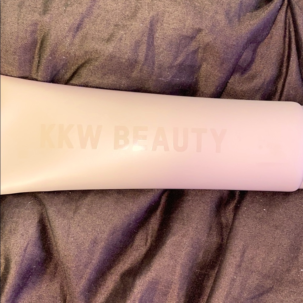 KKW body perfecting foundation and body brush